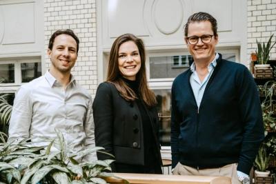 Proptech Evernest sammelt 13 Millionen Euro ein Die Evernest-Geschäftsführer Stefan Betzold (l.), Luisa Haxel (m.) und Christian Evers (r.). (Foto: Evernest)
