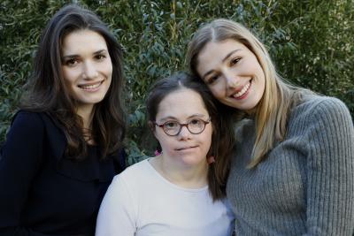 Dieses Trio will Gebärdensprache populär machen Diese drei Frauen wollen Daumenkinos groß rausbringen. (Foto: Talking Hands)