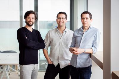 Alasco erhält 40 Millionen US-Dollar Die Alasco-Gründer Anselm Bauer, Sebastian Schuon und Benjamin Günther freuen sich über die Finanzierung. (Foto: Alasco)