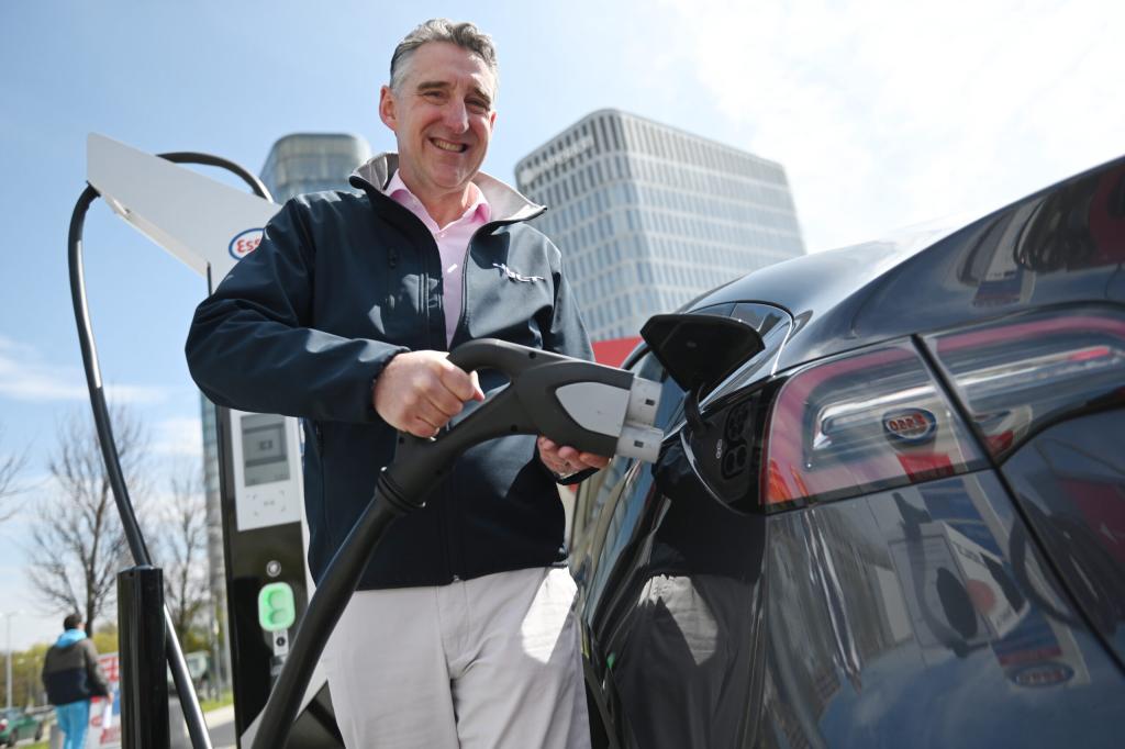 InfraRed gives JOLT Energy €150 million for urban fast charging network