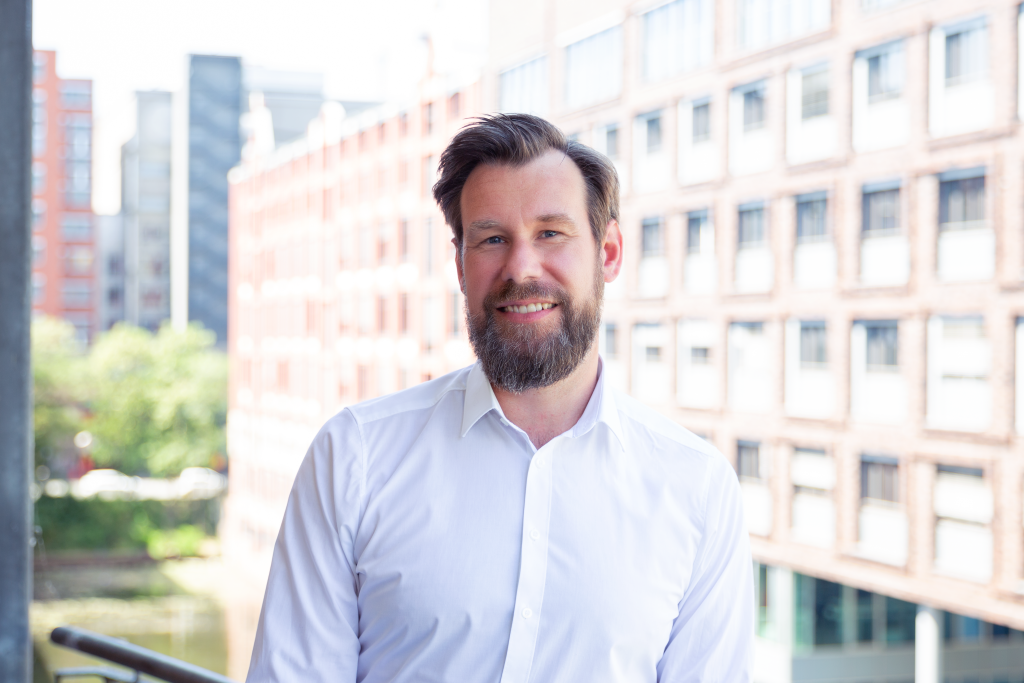 HR: HOYER Group uses WhatsApp for recruiting Felix Köhnecke | (c) rexx systems