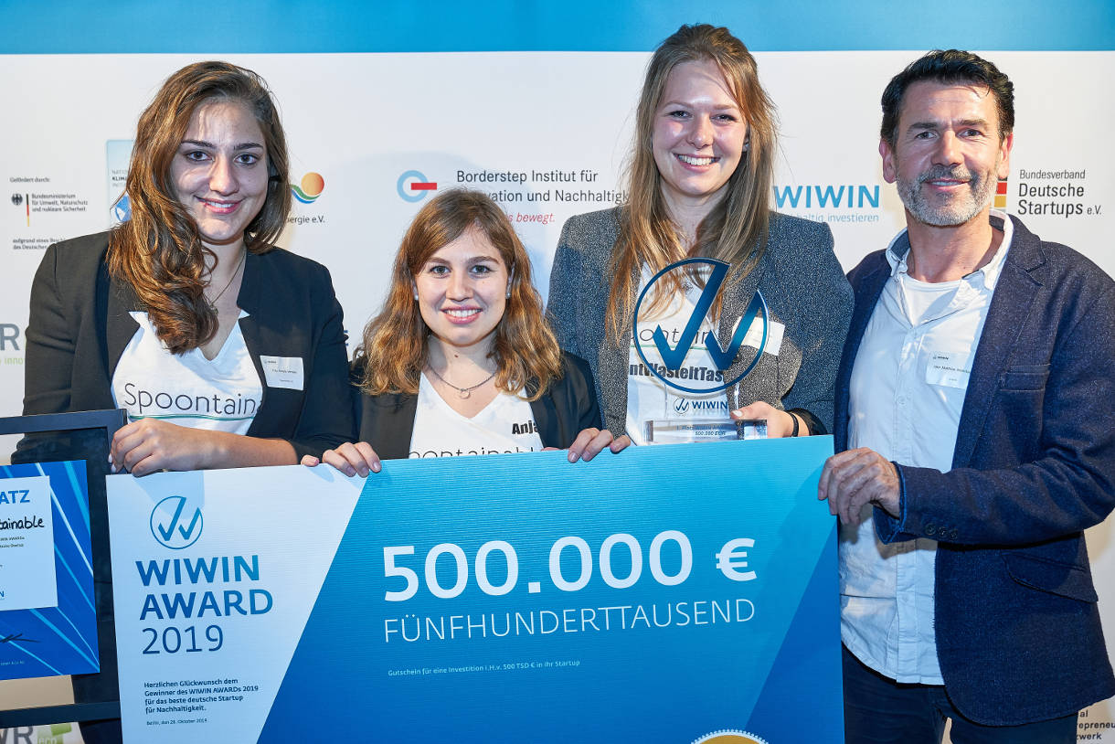 Stuttgarter Studentinnen bekommen 500.000 Euro für essbaren Eislöffel