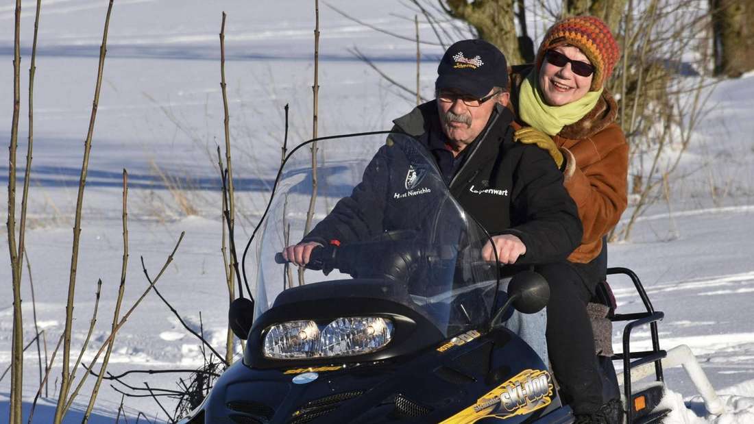 HNA-Gewinnerin Giesela Schneider fuhr mit dem Ski-Doo durch die Winterlandschaft