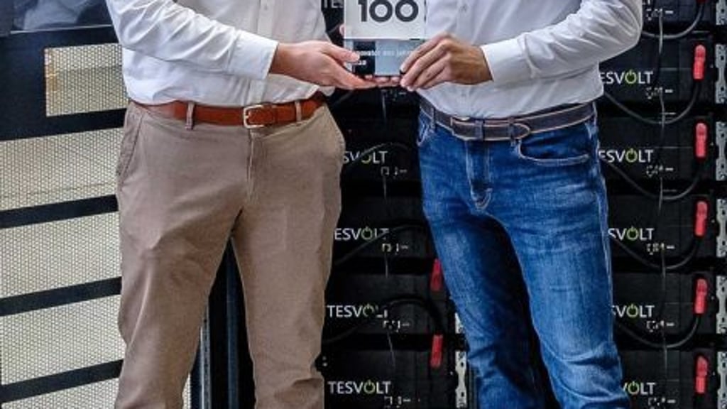 Bei den Top 100 ganz vorne: Speicher-Hersteller Tesvolt holt Preis nach Wittenberg